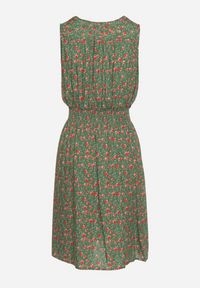 Born2be - Zielona Wiskozowa Sukienka w Kwiaty z Gumką w Talii i Kopertowym Dekoltem Halevia. Okazja: na imprezę. Kolor: zielony. Materiał: wiskoza. Wzór: kwiaty. Sezon: lato. Typ sukienki: kopertowe. Styl: elegancki #3