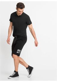 bonprix - Bermudy dresowe z dołem nogawek bez obszycia. Kolor: czarny. Materiał: dresówka. Wzór: nadruk