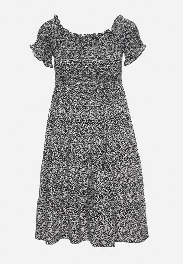 Born2be - Czarna Bawełniana Sukienka Typu Hiszpanka z Górą Marszczoną Gumkami z Falbanką Herira. Okazja: na spacer, na co dzień. Typ kołnierza: dekolt hiszpanka. Kolor: czarny. Materiał: bawełna. Długość rękawa: krótki rękaw. Typ sukienki: dopasowane, proste. Styl: casual, klasyczny