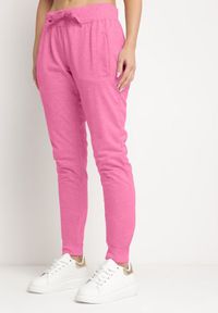 Born2be - Różowe Spodnie Dresowe z Gumką w pasie i Troczkiem Halemia. Okazja: na co dzień. Kolor: różowy. Materiał: dresówka. Długość: długie. Styl: casual, elegancki, sportowy #4