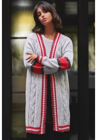 Polskie swetry - Sweter kardigan z warkoczem i kontrastowymi lampasami. Materiał: materiał, akryl. Długość: długie. Styl: elegancki, sportowy #2