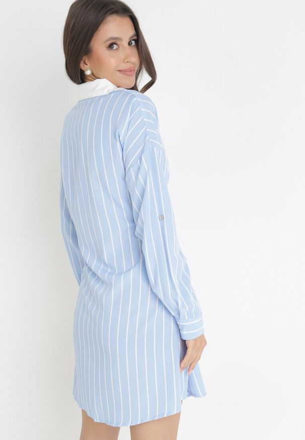 Born2be - Jasnoniebieska Wiskozowa Sukienka Mini o Fasonie Koszuli Zapinana na Guziki Romola. Kolor: niebieski. Materiał: wiskoza. Długość rękawa: długi rękaw. Typ sukienki: koszulowe. Długość: mini