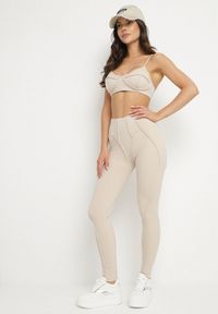 Born2be - Beżowy Komplet Sportowy z Ozdobnymi Przeszyciami Legginsy i Top na Ramiączkach Filinella. Kolor: beżowy. Materiał: skóra #6