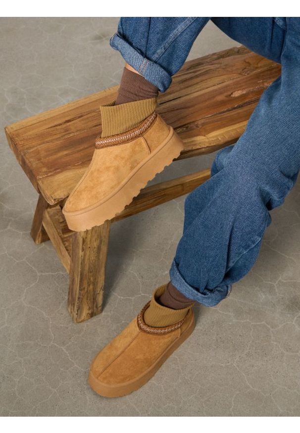 Sinsay - Botki z imitacji zamszu - brązowy. Kolor: brązowy. Materiał: zamsz