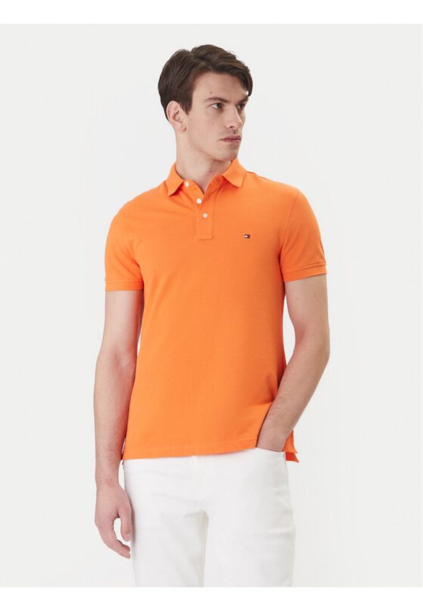TOMMY HILFIGER - Tommy Hilfiger Polo 1985 MW0MW17771 Pomarańczowy Slim Fit. Typ kołnierza: polo. Kolor: pomarańczowy. Materiał: bawełna