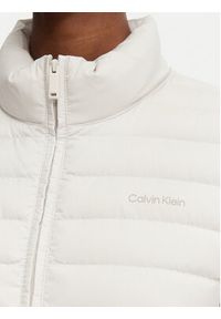 Calvin Klein Kurtka puchowa LV044G502G Beżowy jasny Regular Fit. Kolor: beżowy. Materiał: syntetyk #3