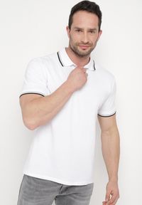 Born2be - Biała Koszulka o Fasonie Polo z Guzikami Timarie. Okazja: na spotkanie biznesowe. Typ kołnierza: polo. Kolor: biały. Materiał: dresówka. Styl: klasyczny, biznesowy, elegancki #3