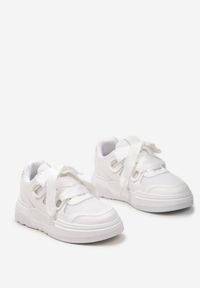 Born2be - Białe Sneakersy na Niskiej Platformie z Szerokimi Sznurówkami Gritte. Kolor: biały. Obcas: na platformie #4