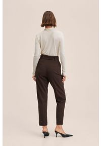 mango - Mango spodnie Marlowe damskie kolor brązowy fason cygaretki high waist. Stan: podwyższony. Kolor: brązowy. Materiał: włókno