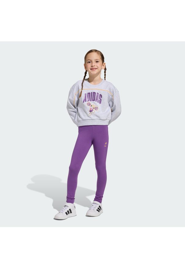 Zestaw Adidas Disney Minnie Mouse Jogger. Okazja: na uczelnię. Kolor: szary, pomarańczowy, wielokolorowy. Materiał: dresówka. Wzór: motyw z bajki. Styl: sportowy