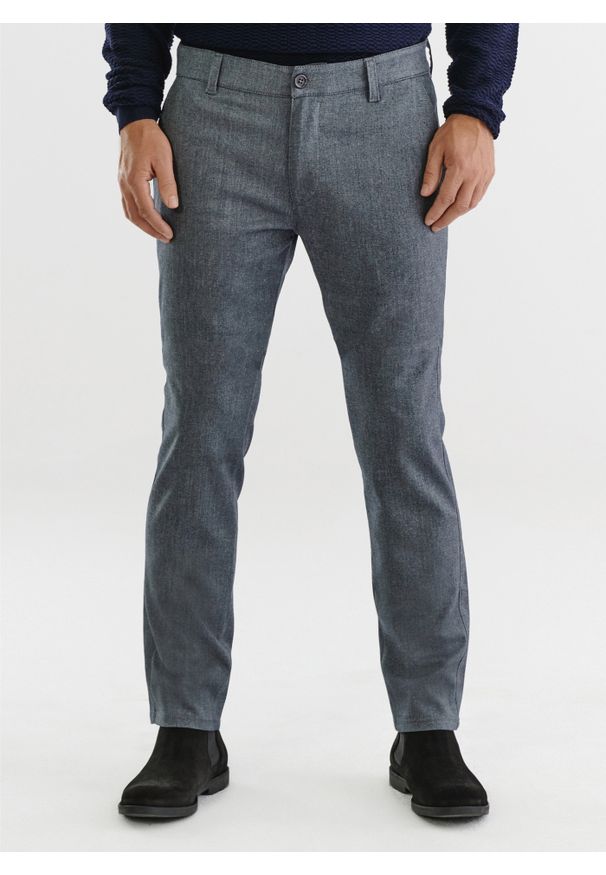 Pako Lorente - PAKO LORENTE – Granatowe casualowe spodnie męskie. Okazja: na co dzień. Kolor: niebieski. Materiał: poliester, elastan, wiskoza. Wzór: gładki. Styl: casual