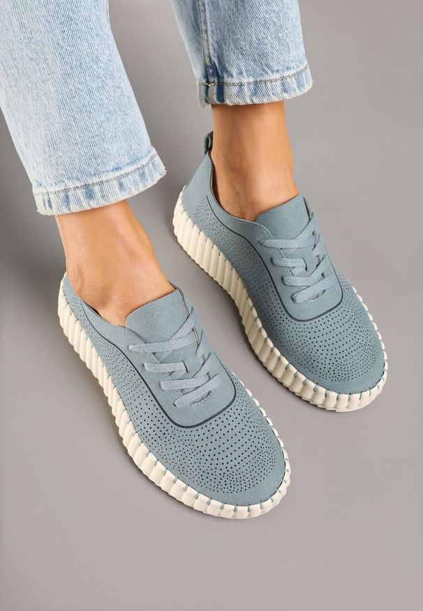 Born2be - Niebieskie Ażurowe Sneakersy na Grubej Podeszwie z Tłoczeniem Ronele. Okazja: na co dzień. Kolor: niebieski. Wzór: ażurowy