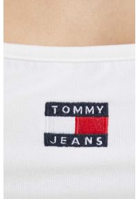 Tommy Jeans top damski kolor biały. Kolor: biały. Materiał: bawełna, poliester, dzianina. Długość rękawa: na ramiączkach. Wzór: aplikacja #5