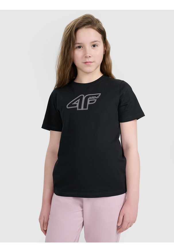 4f - 4F T-shirt regular z nadrukiem dziewczęcy - czarny 128 (7-8 lat). Okazja: na co dzień. Kolor: czarny. Materiał: jersey, bawełna, materiał. Długość rękawa: krótki rękaw. Długość: krótkie. Wzór: nadruk. Sezon: lato. Styl: sportowy, casual, klasyczny, młodzieżowy