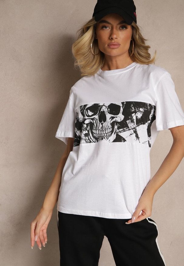 Renee - Biała Bawełniana Koszulka T-shirt z Nadrukiem Czaszki Lanavira. Okazja: na co dzień, na spotkanie biznesowe, do pracy. Kolor: biały. Materiał: bawełna. Wzór: nadruk. Styl: casual, biznesowy, elegancki, rockowy