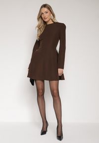 Born2be - Brązowa Rozkloszowana Sukienka Ozdobiona Metaliczną Aplikacją Eleslie. Okazja: na randkę, na imprezę. Kolor: brązowy. Wzór: aplikacja. Styl: elegancki #3