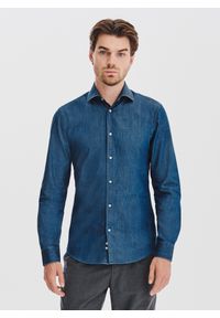 Pako Lorente - PAKO LORENTE - Niebieska koszula jeansowa. Typ kołnierza: kołnierzyk włoski. Kolor: niebieski. Materiał: jeans. Długość rękawa: długi rękaw. Długość: długie. Wzór: gładki #1