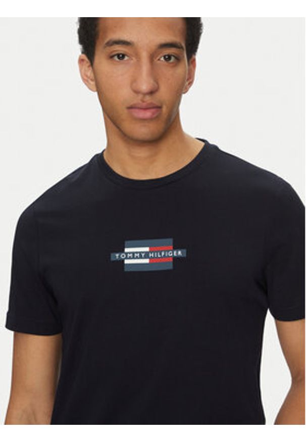 TOMMY HILFIGER - Tommy Hilfiger T-Shirt Flag Box MW0MW38636 Granatowy Regular Fit. Kolor: niebieski. Materiał: bawełna