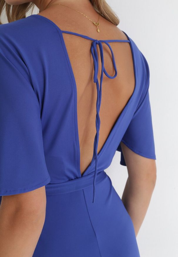 Born2be - Granatowy Długi Kombinezon z Kopertowym Dekoltem i Ozdobnym Wiązaniem Abrarani. Okazja: na spotkanie biznesowe. Kolor: niebieski. Długość: długie. Styl: biznesowy, elegancki