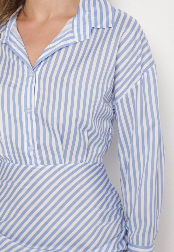 Born2be - Jasnoniebieska Koszulowa Sukienka w Paski o Dopasowanym Kroju Meveira. Okazja: na imprezę. Typ kołnierza: kołnierzyk klasyczny. Kolor: niebieski. Długość rękawa: długi rękaw. Wzór: paski. Typ sukienki: koszulowe. Styl: klasyczny