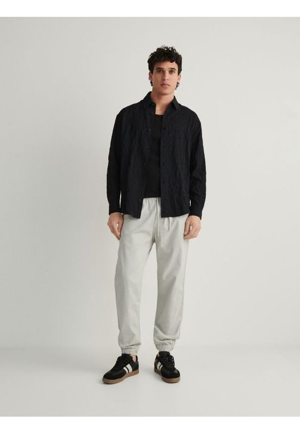 Reserved - Joggery slim fit - jasnoszary. Kolor: szary. Materiał: bawełna, tkanina