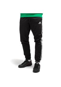 Adidas - Spodnie dresowe adidas Essentials French Terry Tapered 3-Stripes GK8829 - czarne. Kolor: czarny. Materiał: dresówka. Wzór: paski