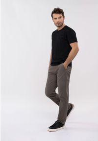 Volcano - T-shirt z rozpinanym dekoltem T-HUBRIS. Kolekcja: plus size. Materiał: bawełna, włókno, materiał. Długość rękawa: krótki rękaw. Długość: krótkie. Wzór: aplikacja. Styl: klasyczny #1