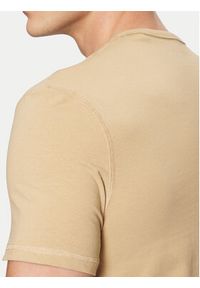 Guess T-Shirt M5RI14 J1314 Beżowy Slim Fit. Kolor: beżowy. Materiał: bawełna #5