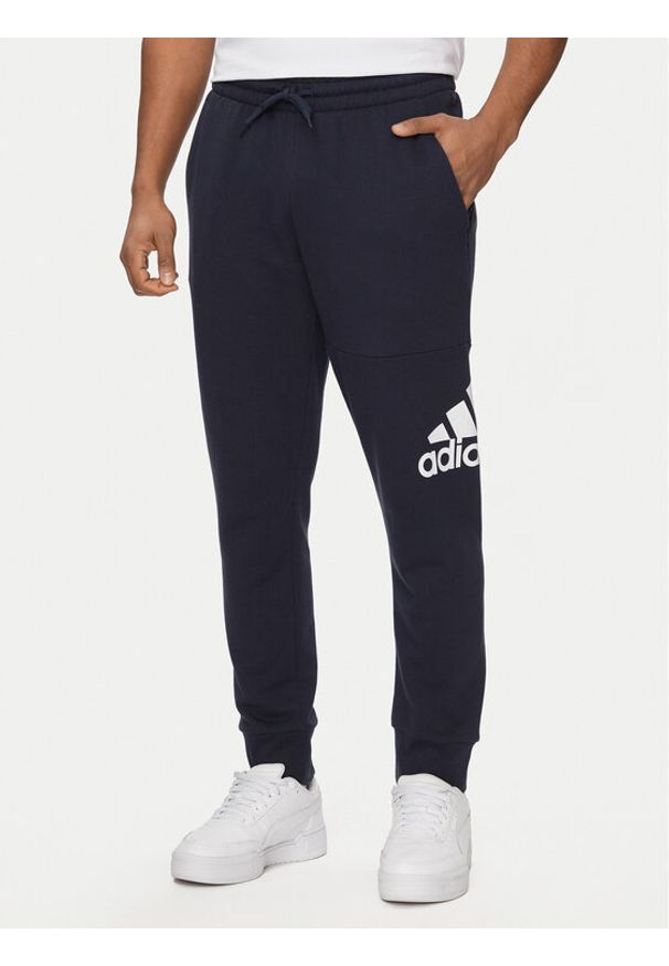 Adidas - adidas Spodnie dresowe Essentials HA4344 Granatowy Regular Fit. Kolor: niebieski. Materiał: bawełna