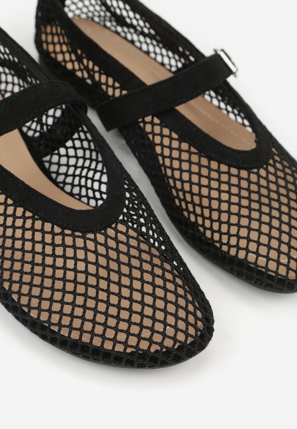 Renee - Czarne Balerinki Ozdobione Siateczką Arolamar. Okazja: na co dzień. Zapięcie: sprzączka. Kolor: czarny. Materiał: jeans. Wzór: aplikacja. Sezon: lato. Styl: casual, elegancki