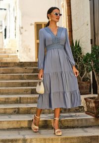 Renee - Niebieska Sukienka Rozkloszowana z Falbanką i Koronką Kiaya. Kolor: niebieski. Materiał: koronka. Wzór: koronka. Długość: maxi #1