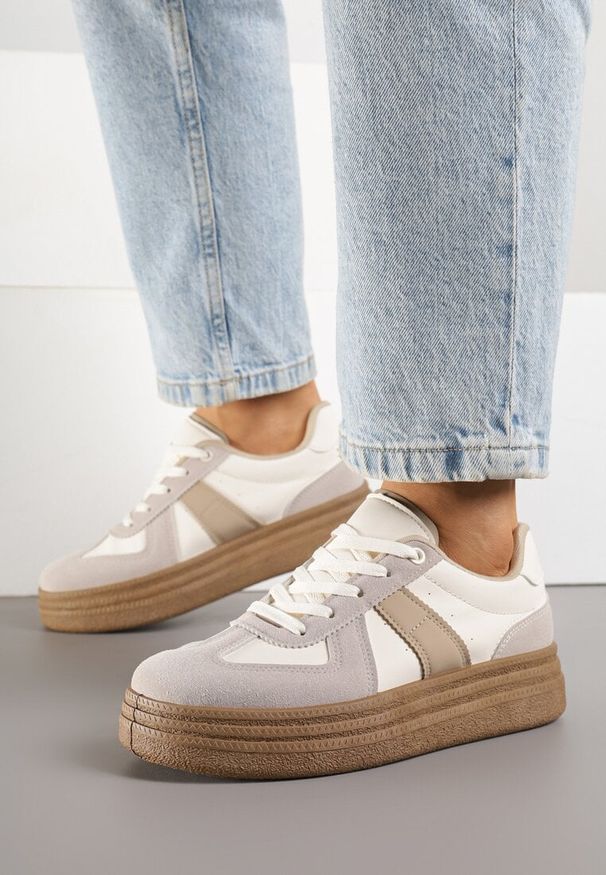 Born2be - Ciemnobeżowe Sneakersy Klasyczne Tenisówki na Tłoczonej Platformie Nanislla. Okazja: na co dzień. Kolor: beżowy. Obcas: na platformie