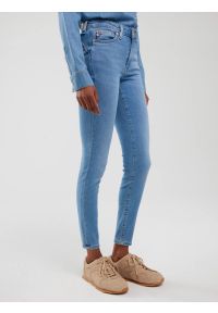 Big-Star - Jeansy damskie push up z wysokim stanem jasnoniebieskie Melinda High Waist 103. Stan: podwyższony. Kolor: niebieski. Sezon: lato