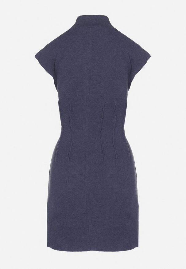 Born2be - Granatowa Sukienka z Prążkowanej Dzianiny o Taliowanym Kroju z Półgolfem Ivarinae. Okazja: na co dzień, na spotkanie biznesowe. Kolor: niebieski. Materiał: dzianina, prążkowany. Długość rękawa: bez rękawów. Styl: biznesowy, casual, elegancki