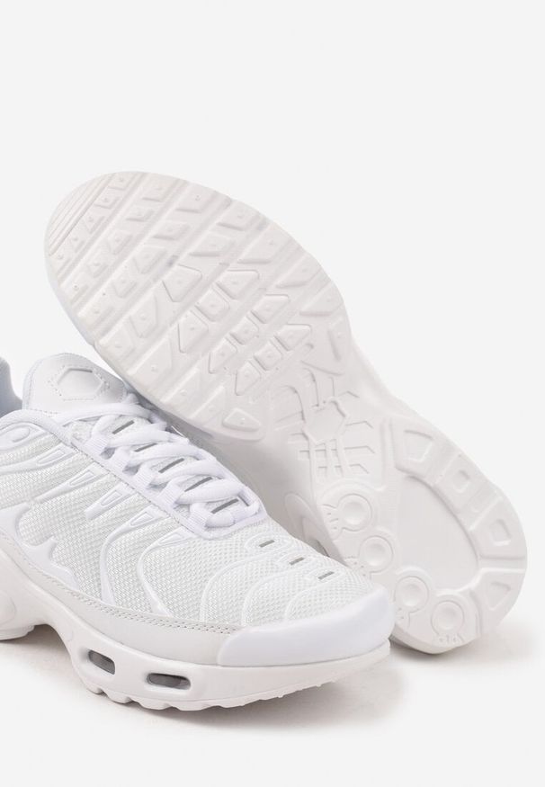 Born2be - Białe Buty Sportowe Sneakersy Ozdobione Tłoczeniem Zalirae. Kolor: biały. Materiał: dresówka. Wzór: aplikacja