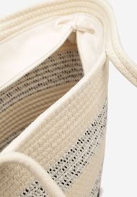 Born2be - Beżowo-Czarna Torebka w Stylu Boho o Trapezowym Fasonie Tote na Suwak Astrella. Kolor: beżowy. Sezon: lato. Styl: boho