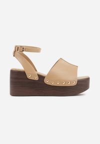 Renee - Ciemnobeżowe Sandały na Platformie i Koturnie z Nitami po Bokach Zaehesh. Okazja: na co dzień. Zapięcie: sprzączka. Kolor: beżowy. Materiał: jeans. Obcas: na koturnie. Styl: casual #2