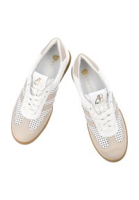 Sneakersy damskie Armodo, cholewka ze skóry naturalnej z perforowanymi panelami klasyczne sznurowanie niska stabilna podeszwa zapewniająca komfort co. Okazja: na co dzień. Zapięcie: sznurówki. Kolor: biały. Materiał: skóra. Szerokość cholewki: normalna. Wzór: ażurowy. Styl: klasyczny #9