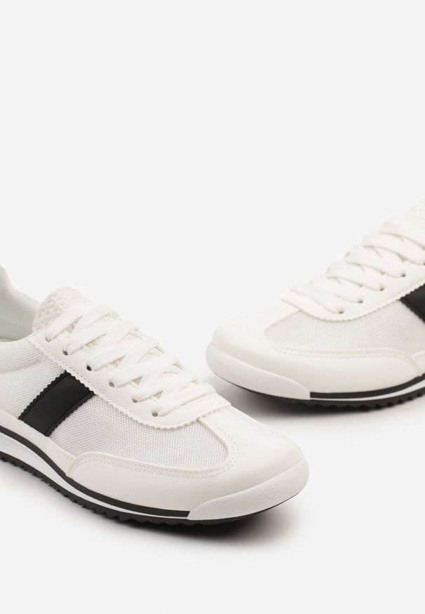 Born2be - Białe Sneakersy z Ozdobnym Paskiem Cleota. Okazja: na co dzień. Zapięcie: pasek. Kolor: biały. Materiał: jeans