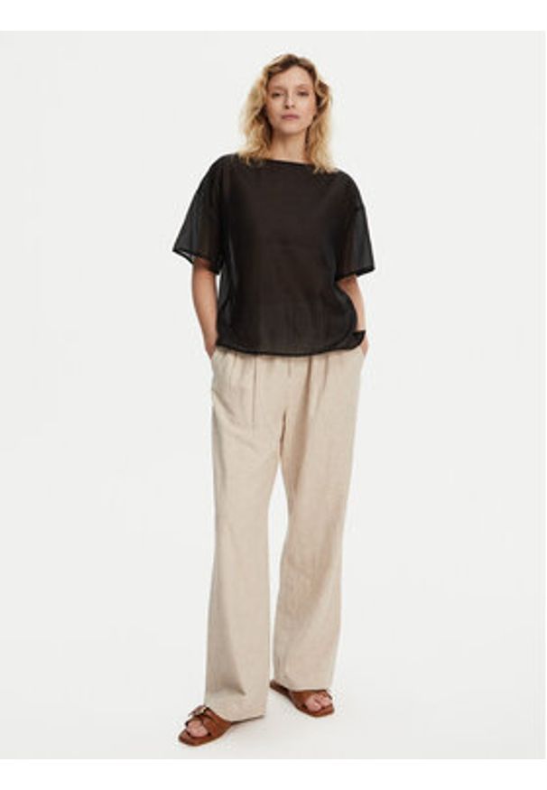 Bomboogie Bluzka SW9008TLYA5 Czarny Relaxed Fit. Kolor: czarny. Materiał: lyocell