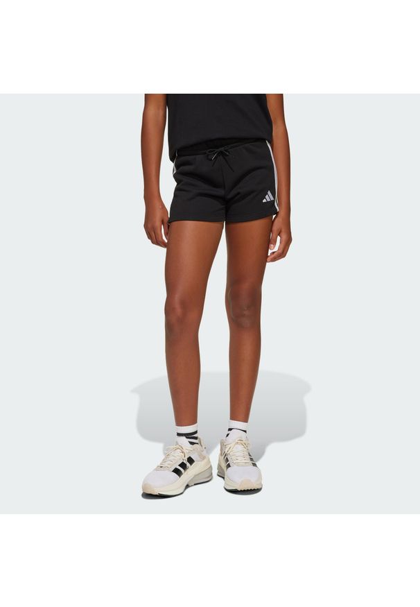 Adidas - Szorty dziecięce Essentials. Okazja: na uczelnię. Kolor: czarny. Materiał: materiał. Styl: sportowy. Sport: joga i pilates
