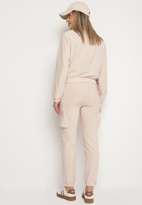Born2be - Beżowy Komplet Dresowy w Stylu Cargo Bluza na Suwak i Joggery Sitene. Kolor: beżowy. Materiał: dresówka. Sport: turystyka piesza