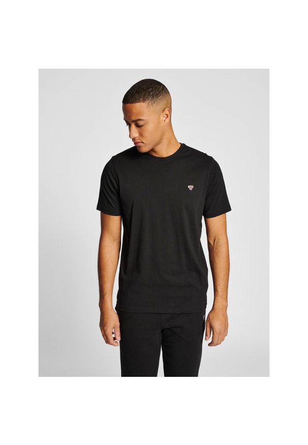 Hummel - HUMMEL bluzka bawełniana hmlIC FRED T-SHIRT. Kolor: czarny. Materiał: bawełna. Sport: piłka nożna