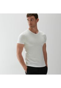Reserved - Gładka koszulka BASIC - Biały. Kolor: biały. Wzór: gładki