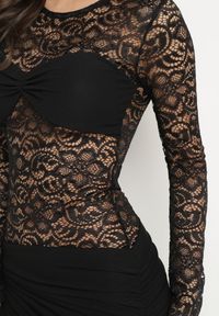 Born2be - Czarna Koktajlowa Sukienka Koronkowa z Usztywnionymi Miseczkami i Marszczeniami Temias. Kolor: czarny. Materiał: koronka. Długość rękawa: długi rękaw. Wzór: koronka. Styl: wizytowy #5