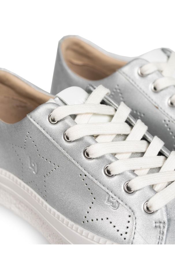 Liu Jo - Liu-Jo Sneakersy "Nettie" | BA0055 EX040 | Nettie | Kobieta | Srebrny. Kolor: srebrny. Materiał: skóra ekologiczna. Wzór: aplikacja. Obcas: na platformie