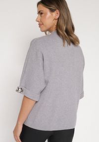 Born2be - Szary Sweter Ozdobiony na Rękawach Cyrkoniami Aletusa. Okazja: na co dzień. Kolor: szary. Materiał: jeans. Wzór: aplikacja. Styl: elegancki, casual #7