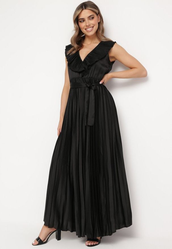 Born2be - Czarny Kombinezon Plisowany Actithoe. Kolor: czarny. Materiał: materiał. Długość rękawa: bez rękawów. Długość: długie. Wzór: jednolity. Styl: wizytowy, elegancki