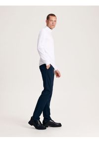 Reserved - Spodnie chino slim fit - granatowy. Kolor: niebieski. Materiał: tkanina, bawełna