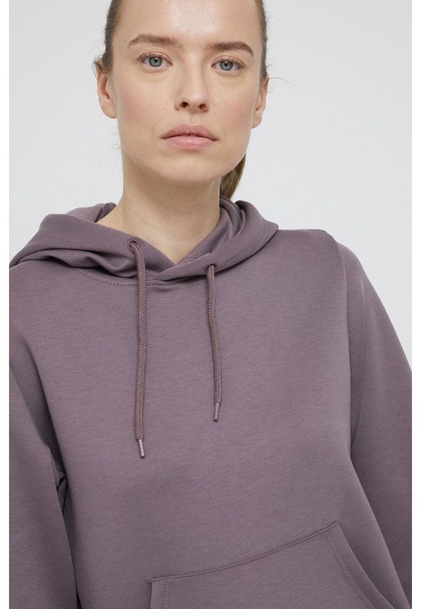 Only Play Bluza damska kolor fioletowy z kapturem gładka. Okazja: na co dzień. Typ kołnierza: kaptur. Kolor: fioletowy. Materiał: dzianina. Długość rękawa: długi rękaw. Długość: długie. Wzór: gładki. Styl: casual